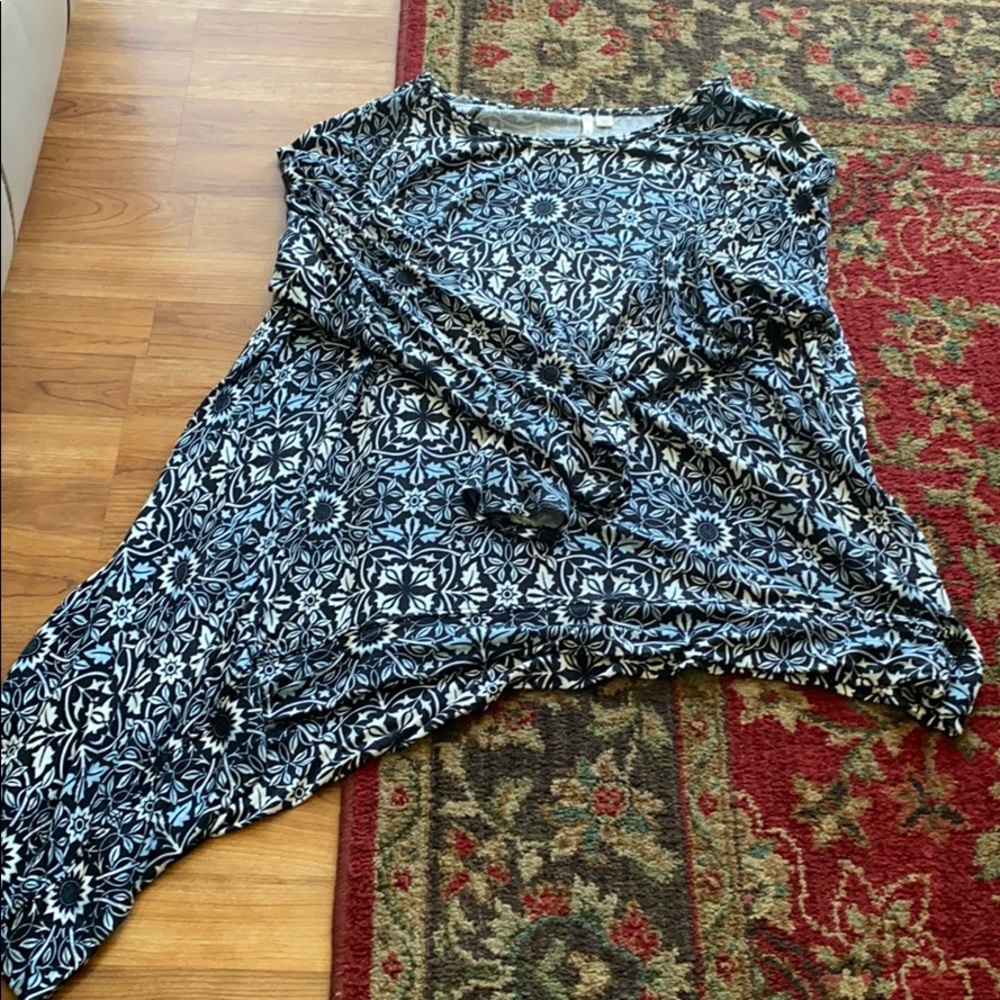 Black and white floral long sleeve